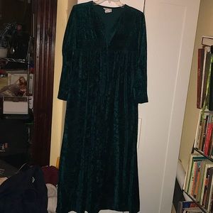Vintage women’s robe; can be worn as dress!